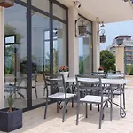 Liberty شقة فندقية 4*